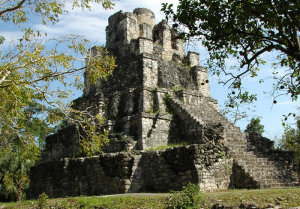 zona-arqueologica-de-muyil-riviera-maya